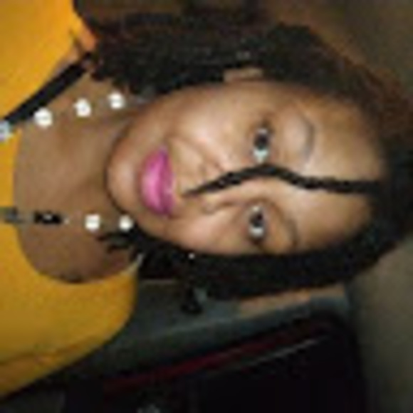 Profile Picture of Shilenda Hines (@shilendabe) on Poshmark