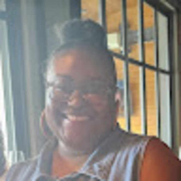 Profile Picture of Ms Jay (@jerrykagipson) on Poshmark