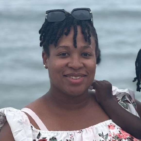 Profile Picture of Dashanda Bowles (@bshan8a) on Poshmark