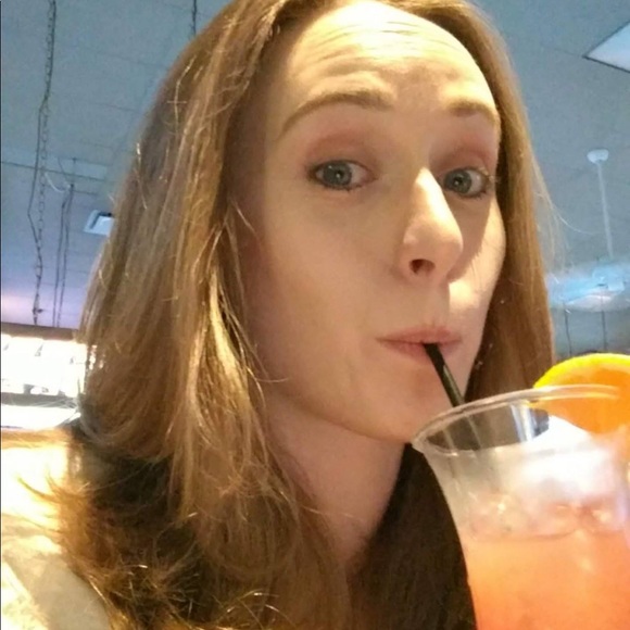 Profile Picture of Alexandra Flowers (@elifir) on Poshmark