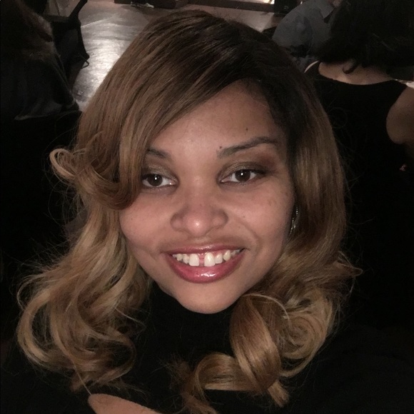 Profile Picture of L Ware (@lyware1982) on Poshmark