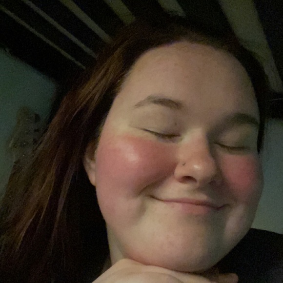 Profile Picture of Hanna Roufs (@hannaroufs) on Poshmark