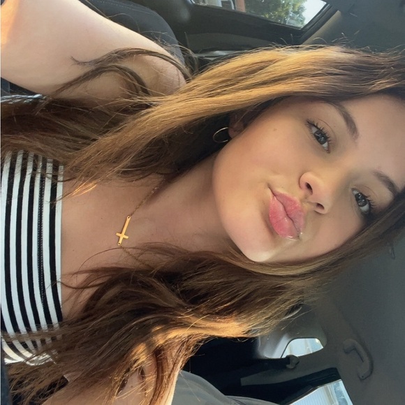 Profile Picture of Ava Gassner (@ava_gassner) on Poshmark