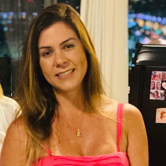 Profile Picture of Flavia Gomes (@flaviabonadiman) on Poshmark