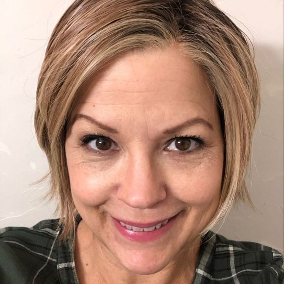 Profile Picture of Debra Hanson (@debtex890) on Poshmark
