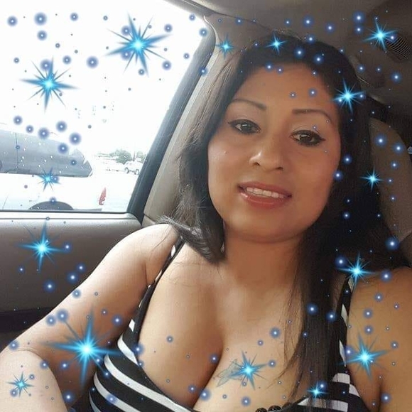 Profile Picture of Chavy Flores (@chavy_flores) on Poshmark