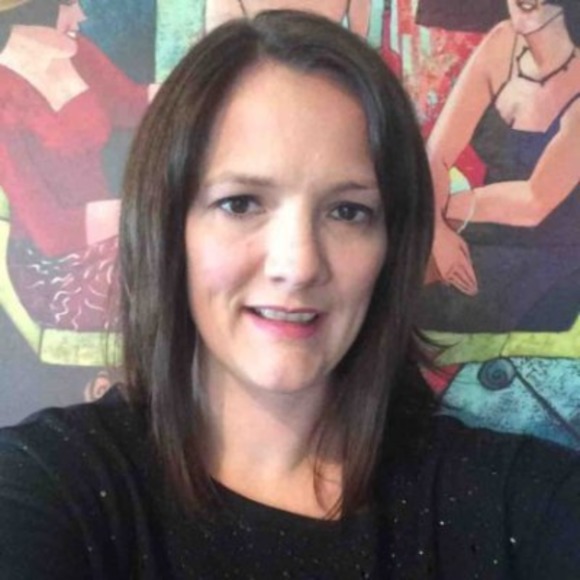 Profile Picture of Rae Schultz (@raeschultz) on Poshmark