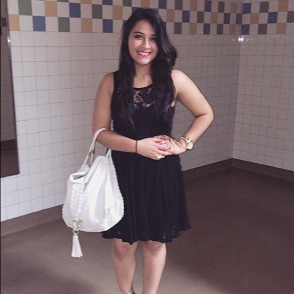 Profile Picture of Clarissa Cayon (@claricake96) on Poshmark