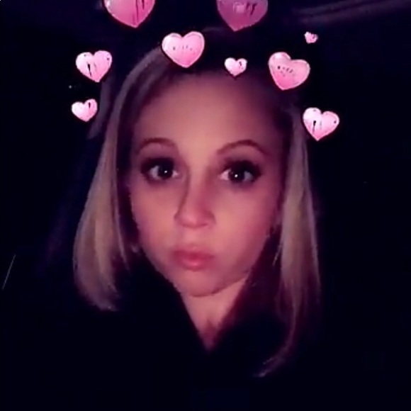 Profile Picture of Amanda Neville (@alou1388) on Poshmark