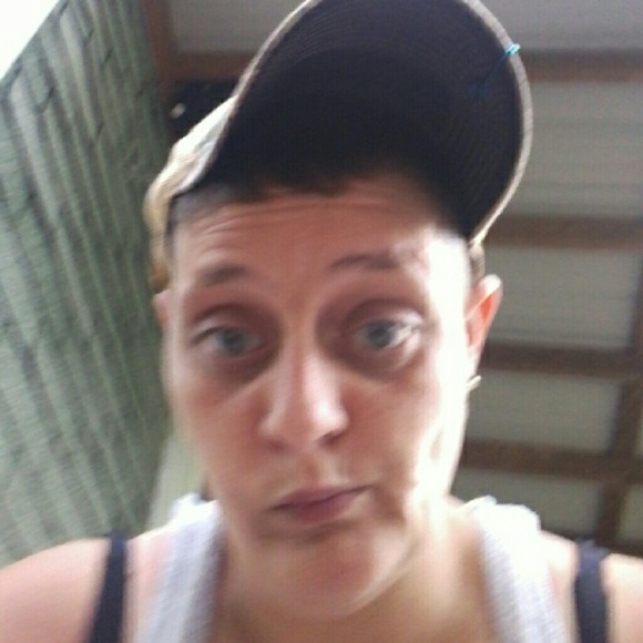 Profile Picture of Heather Cooley (@heathermaranda) on Poshmark