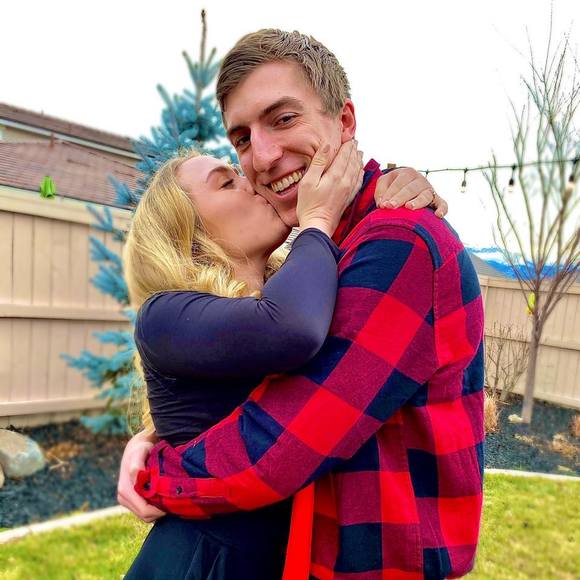 Profile Picture of Kenzie Gabala (@kenzienv) on Poshmark