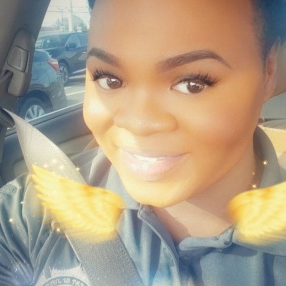 Profile Picture of Kel Strawter (@makeldric) on Poshmark