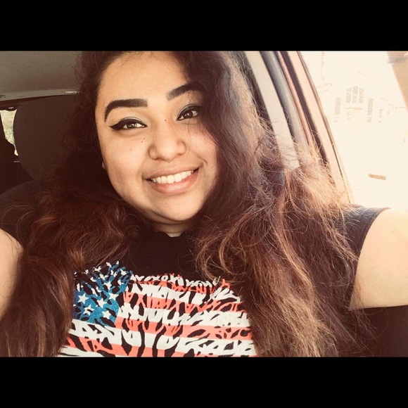 Profile Picture of Crystal Albarran (@chaparrita207) on Poshmark