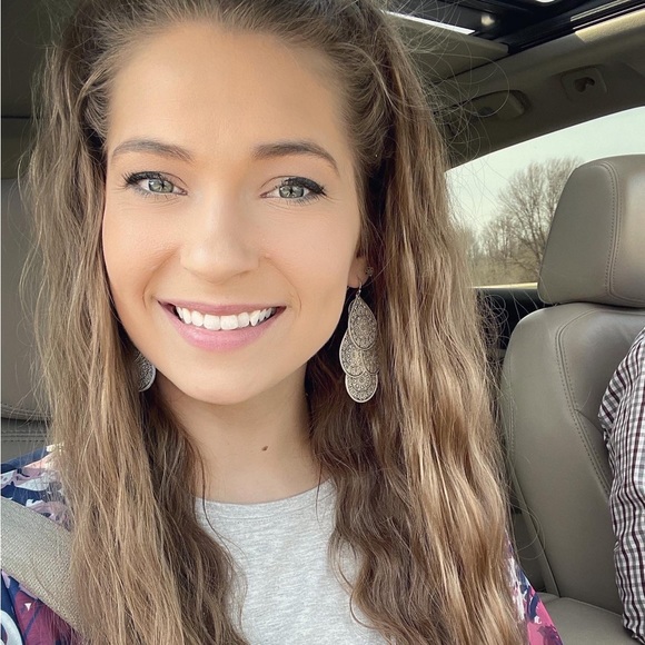 Profile Picture of Rebecca James (@bvangorp12) on Poshmark