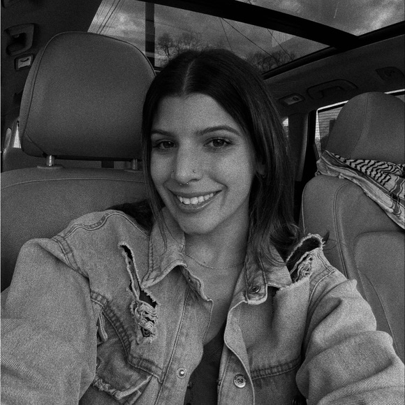 Profile Picture of Alana Hamideh (@alana_hamideh) on Poshmark