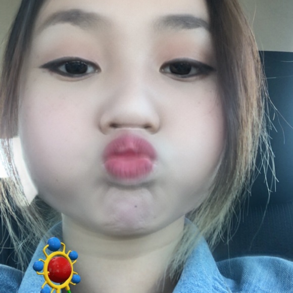 Profile Picture of Monica Chow (@monica_chow) on Poshmark