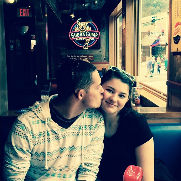 Profile Picture of Alexis Wigley (@lexingarett) on Poshmark