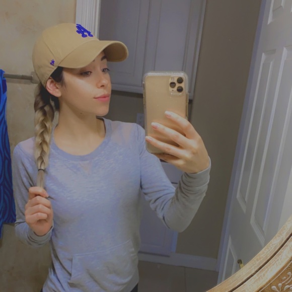 Profile Picture of Miriam alejandra Soto soto (@mirijova28) on Poshmark