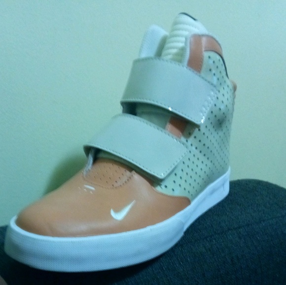 Profile Picture of Damien Andrews (@frank0079) on Poshmark