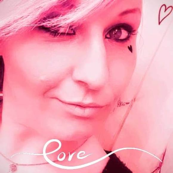 Profile Picture of Mandy Ashurst (@megakay9) on Poshmark