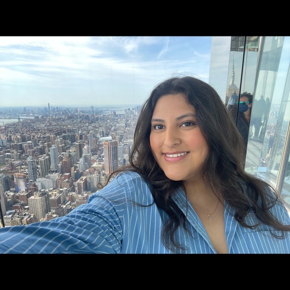 Profile Picture of Brenda Olguin (@brendaaolguinn) on Poshmark