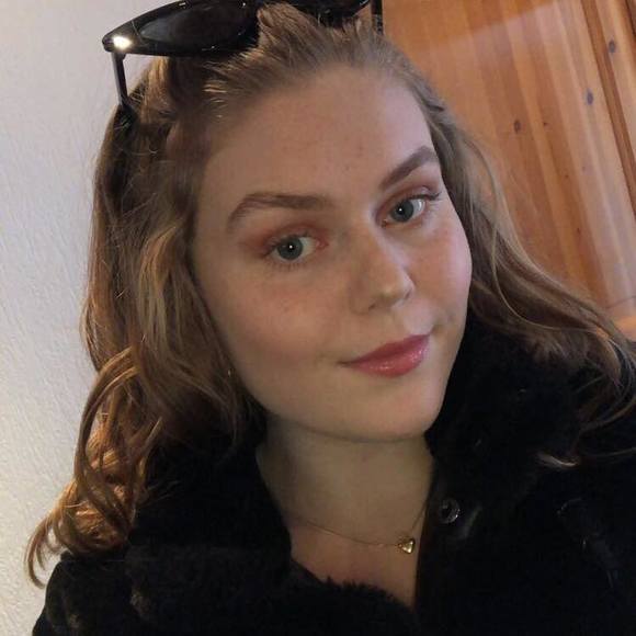 Profile Picture of Kristin Engelsen (@kristinengelsen) on Poshmark