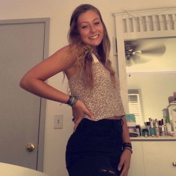 Profile Picture of Hailey Sakal (@haileydeandra) on Poshmark