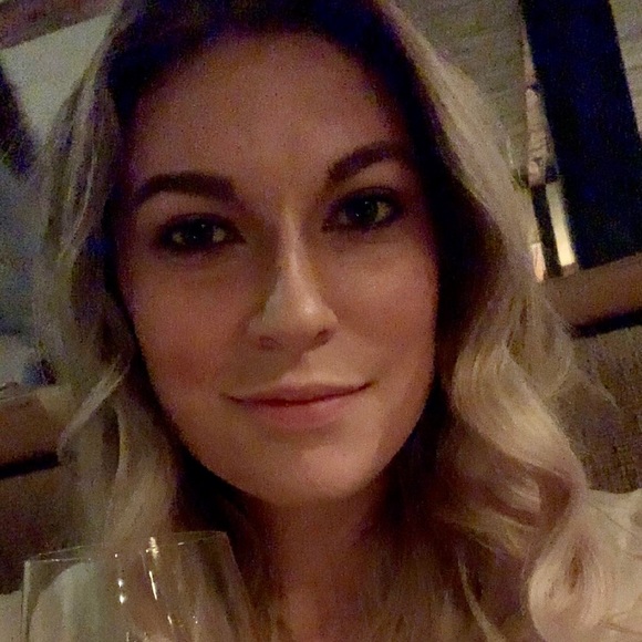 Profile Picture of Danielle Gamblin (@d_gamblin) on Poshmark