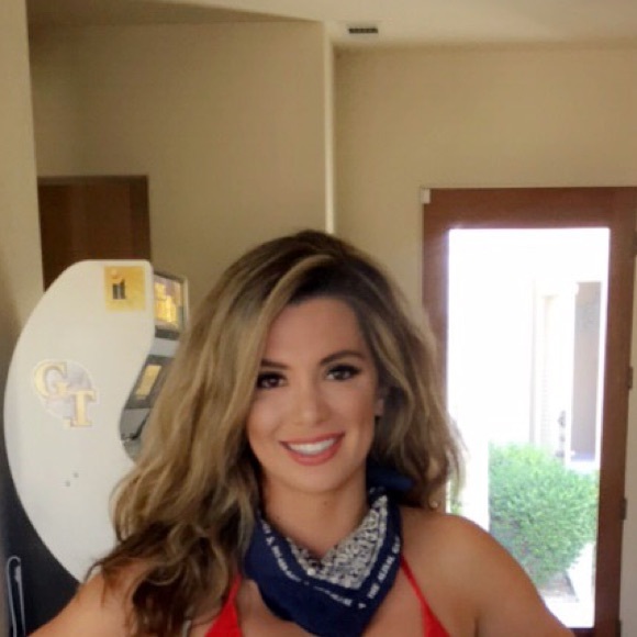 Profile Picture of Taylor Dannelley (@taylordannelley) on Poshmark