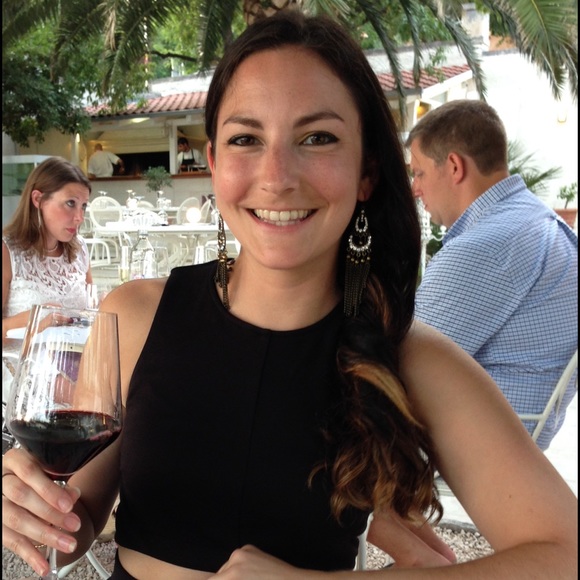 Profile Picture of Lindsay Devellis (@ldev720) on Poshmark