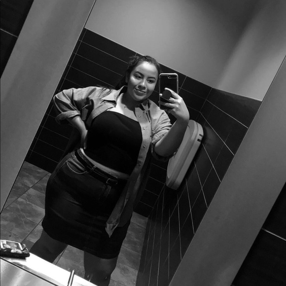 Profile Picture of Paula Pineda (@paula0226) on Poshmark