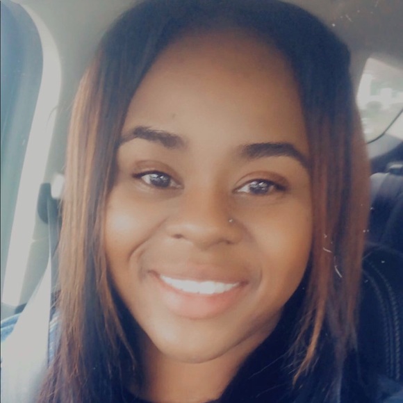 Profile Picture of April Alexander (@preezypreez) on Poshmark