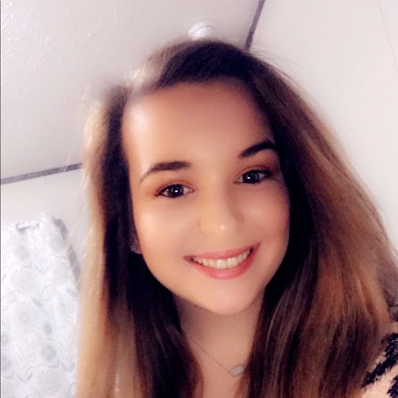 Profile Picture of Larabeth Blackmon (@larabeth12) on Poshmark