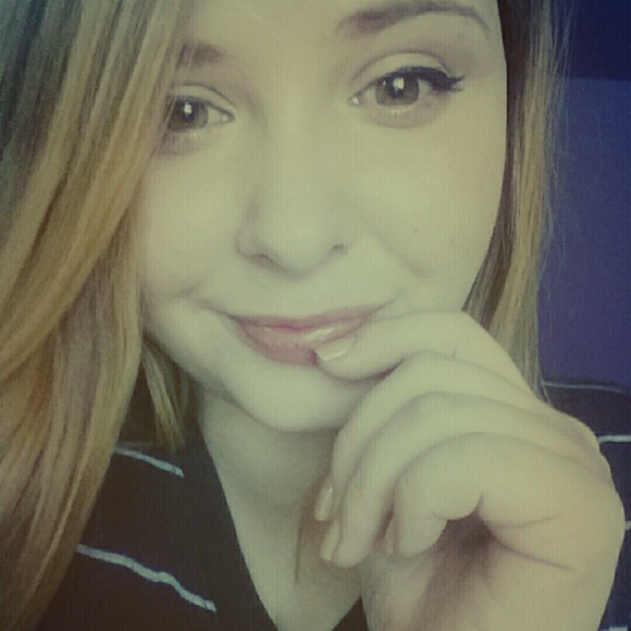 Leah Whaley - Poshmark Profile Picture of Leah Whaley (@leeagacie) on Poshmark