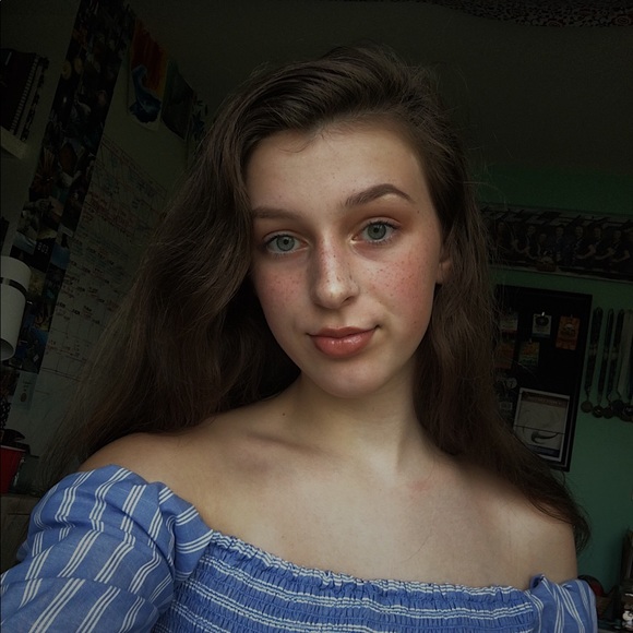 Profile Picture of Grace Crounse (@gracexcrounse) on Poshmark