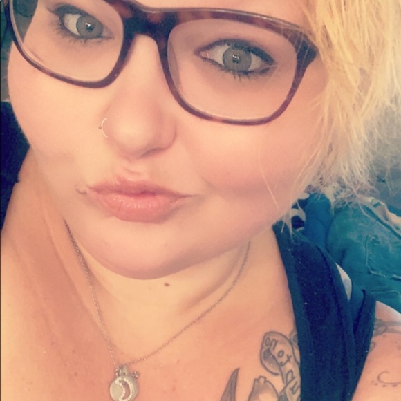 Profile Picture of Dayna Campbell (@inkdhippiegurl) on Poshmark