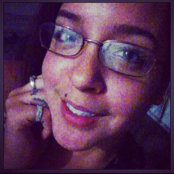 Profile Picture of Teresita Ayerdis (@teresita0119) on Poshmark