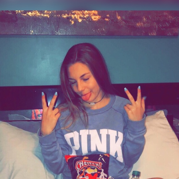 Profile Picture of Jessica Clock (@jessicaclock02) on Poshmark
