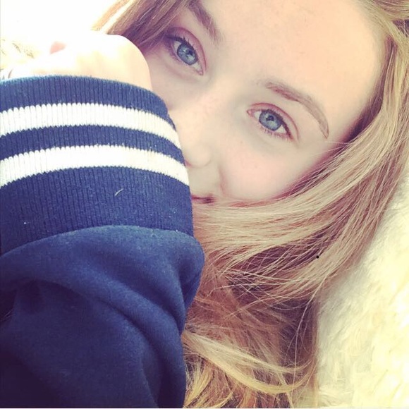 Profile Picture of Paris Hoyland (@parisanneh) on Poshmark