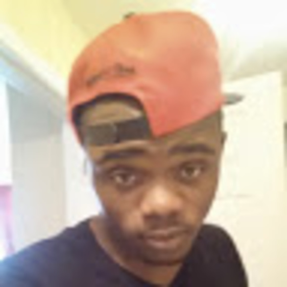 Profile Picture of Johnny Sutherland (@johnnysutherlan) on Poshmark