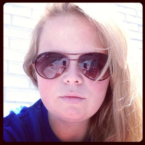 Profile Picture of Tori Rippel (@tori424) on Poshmark