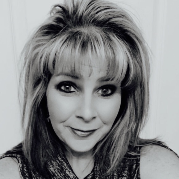 Profile Picture of Julie Zecchini (@my3boysase) on Poshmark