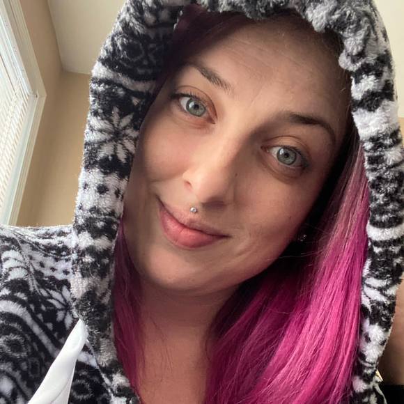 Profile Picture of Jessica Gomillion (@vtx657x) on Poshmark