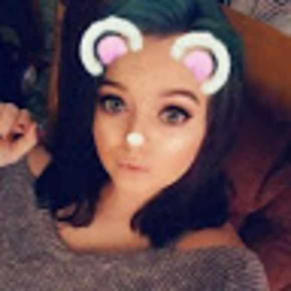 Profile Picture of Audra Blanton (@audrab1990) on Poshmark