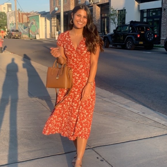 Profile Picture of Demiana Attallah (@demianaattallah) on Poshmark