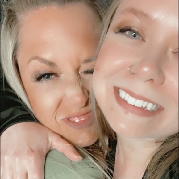 Profile Picture of Baylee Cutchall (@bayleecutchall) on Poshmark