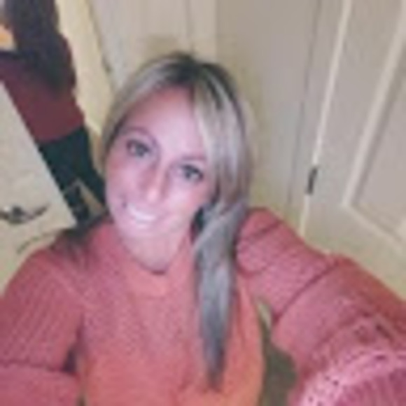 Profile Picture of Joann Geiling (@jlamonica6) on Poshmark