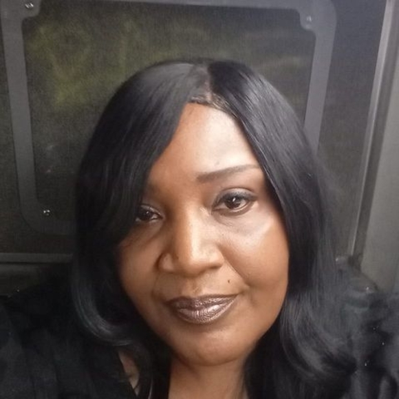 Profile Picture of Tanya Adams (@tanyaadams1977) on Poshmark