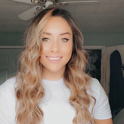 Profile Picture of Jackie 🌹 (@jackie_lara_) on Twitter
