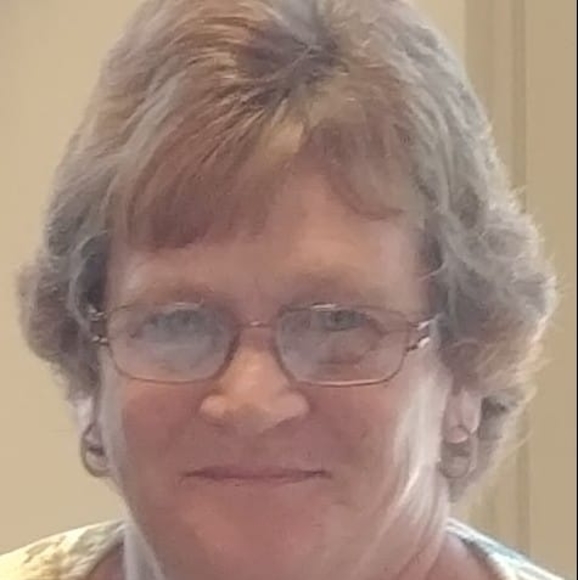 Profile Picture of Lori Helm (@helmlori17) on Poshmark